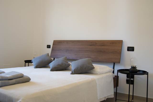Bedroom with towels and pillows